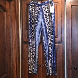 Women’s wide leg pant.  Size Large.